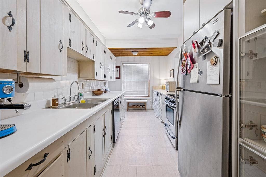 2619 S Adams, Fort Worth, TX 76110