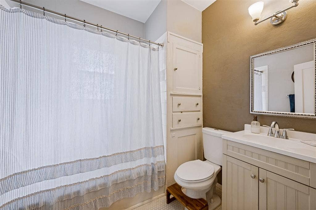 2619 S Adams, Fort Worth, TX 76110