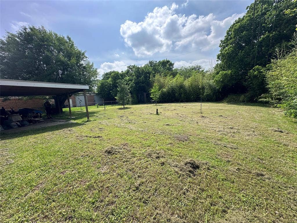 713 Rolling Hills Drive, Hewitt, TX 76643