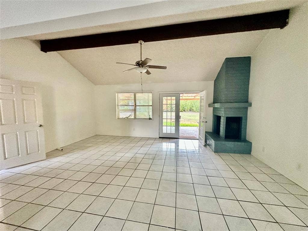 713 Rolling Hills Drive, Hewitt, TX 76643