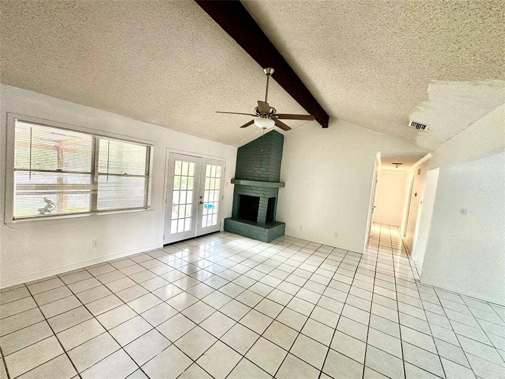 713 Rolling Hills Drive, Hewitt, TX 76643