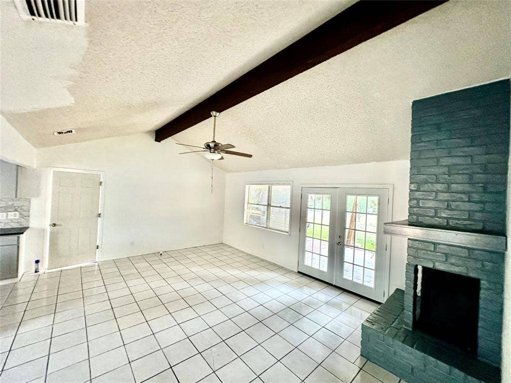 713 Rolling Hills Drive, Hewitt, TX 76643