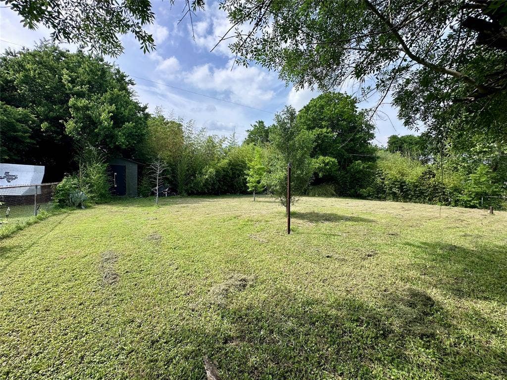 713 Rolling Hills Drive, Hewitt, TX 76643