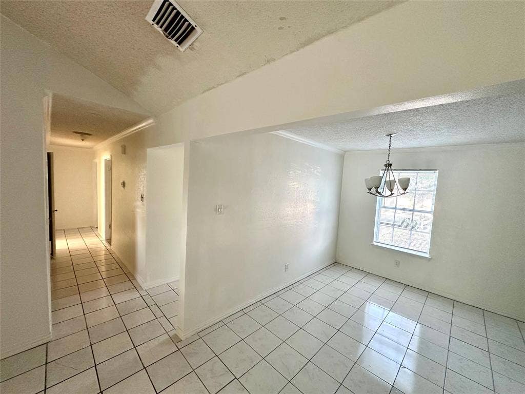 713 Rolling Hills Drive, Hewitt, TX 76643