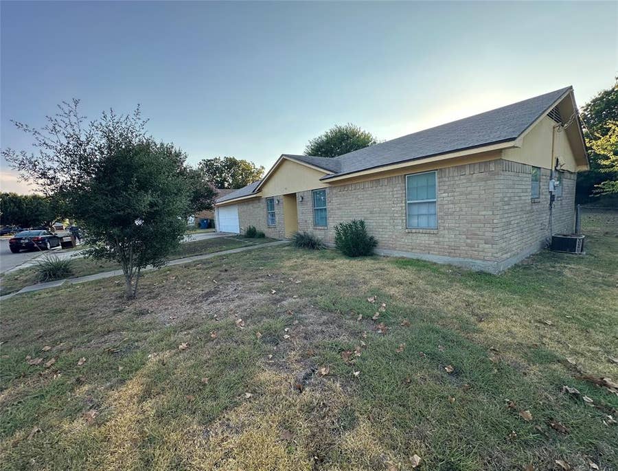 Property photo for 713 Rolling Hills Drive, Hewitt, TX
