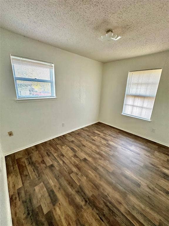 713 Rolling Hills Drive, Hewitt, TX 76643