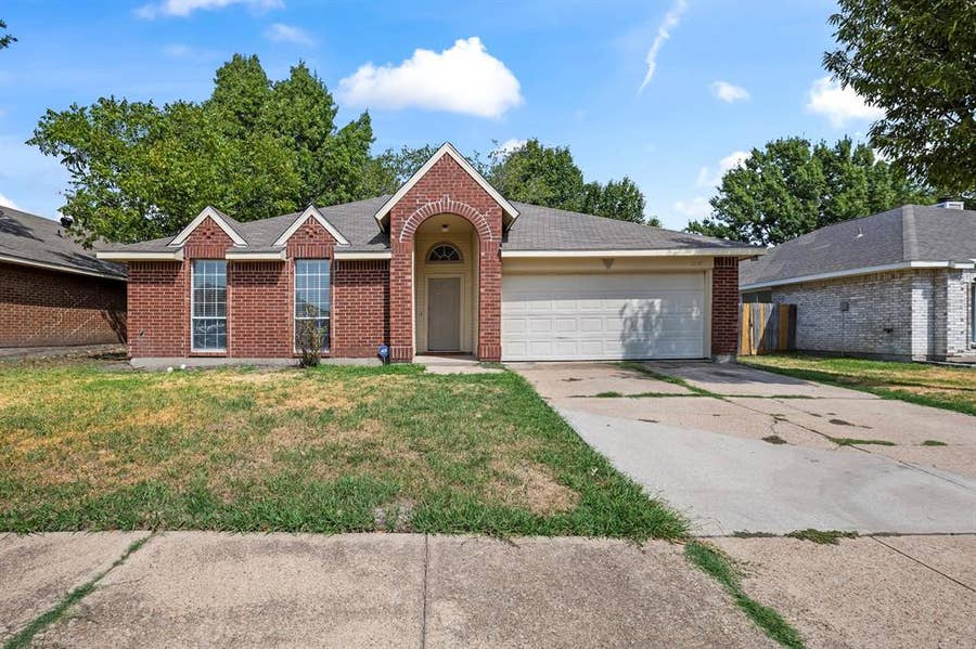 Property photo for 1219 Brooklawn Drive, Arlington, TX