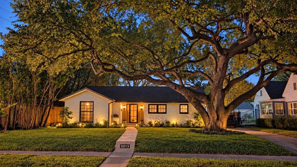 2013 Huntington Lane, Fort Worth, TX 76110