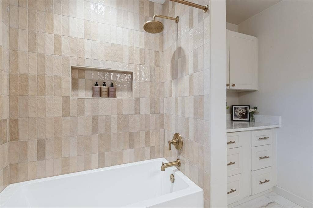 2013 Huntington Lane, Fort Worth, TX 76110
