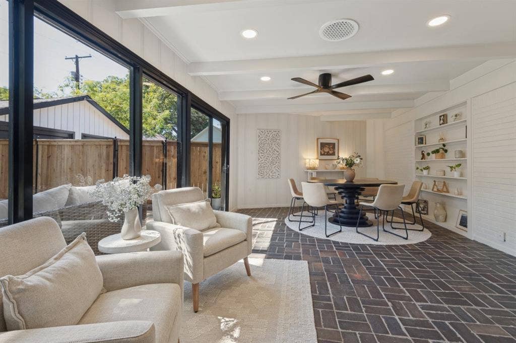 2013 Huntington Lane, Fort Worth, TX 76110