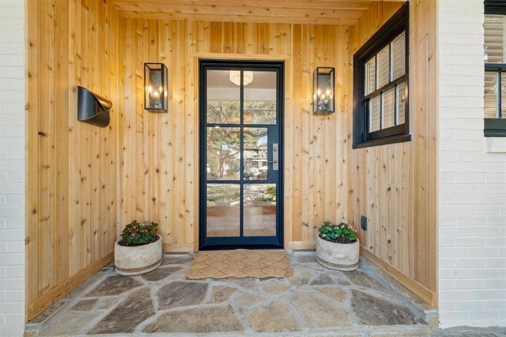 2013 Huntington Lane, Fort Worth, TX 76110