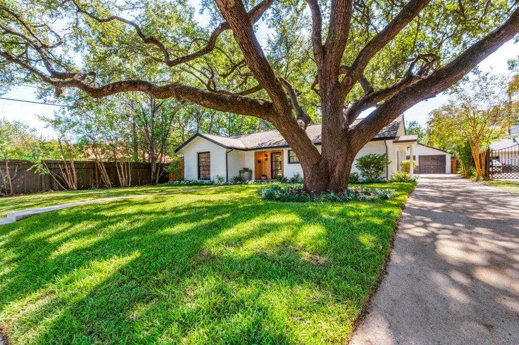 2013 Huntington Lane, Fort Worth, TX 76110