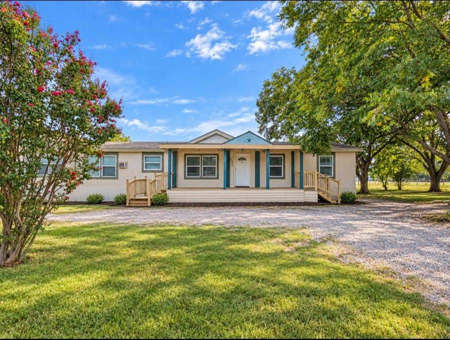 Property photo for 105 E Laura Avenue, Quinlan, TX