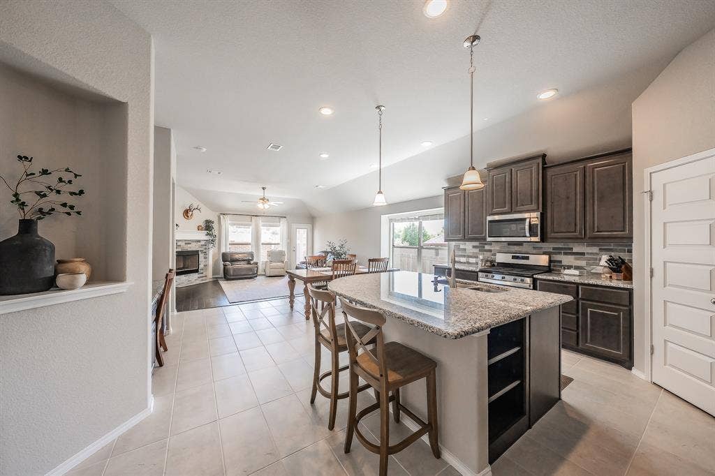 1821 Abelia Lane, Weatherford, TX 76086 1821 Abelia Lane, Weatherford, TX 76086