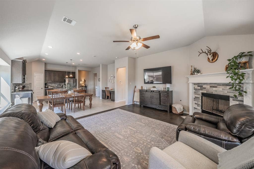 1821 Abelia Lane, Weatherford, TX 76086 1821 Abelia Lane, Weatherford, TX 76086