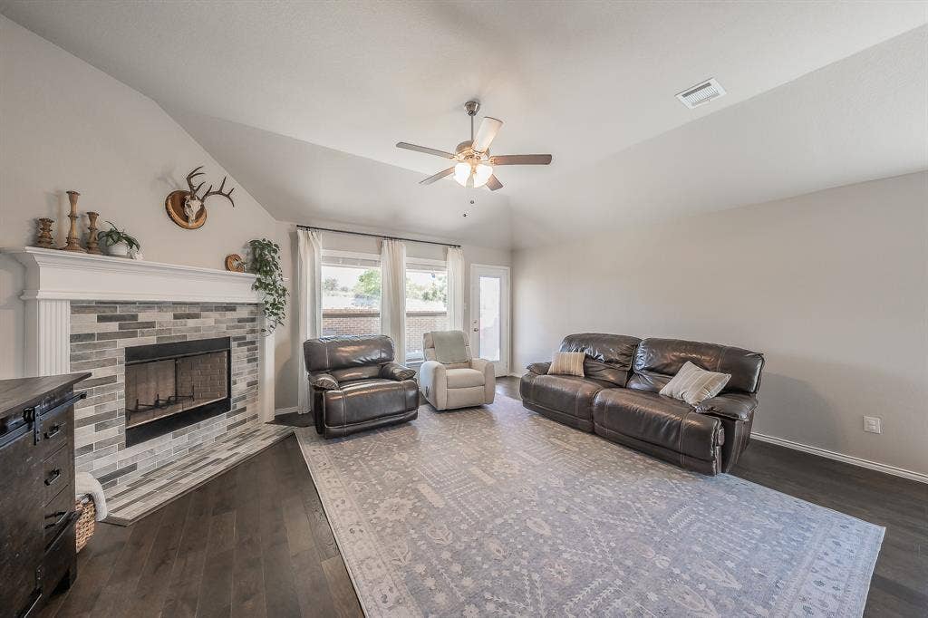 1821 Abelia Lane, Weatherford, TX 76086 1821 Abelia Lane, Weatherford, TX 76086