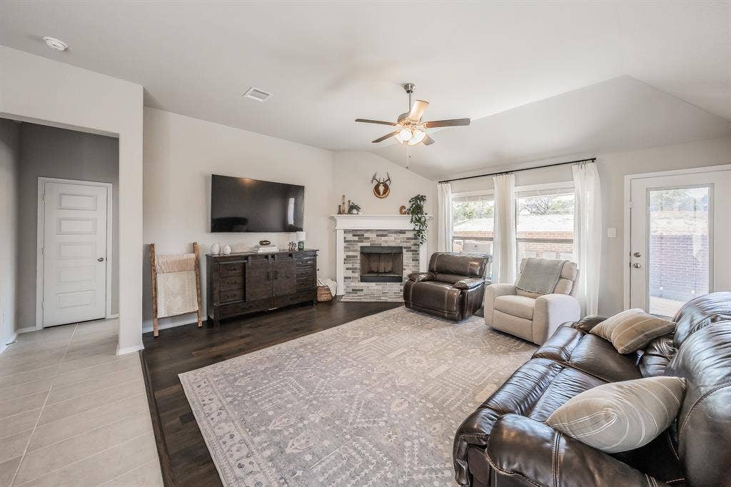 1821 Abelia Lane, Weatherford, TX 76086 1821 Abelia Lane, Weatherford, TX 76086