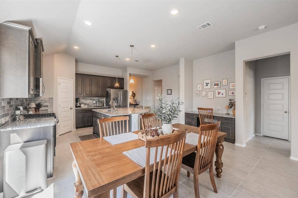 1821 Abelia Lane, Weatherford, TX 76086 1821 Abelia Lane, Weatherford, TX 76086