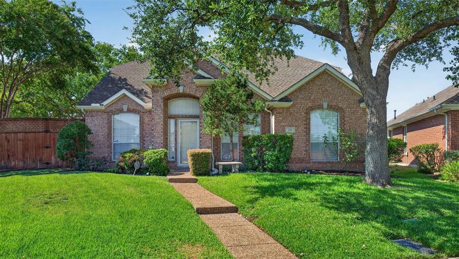Property photo for 120 Stonecreek Drive, Irving, TX