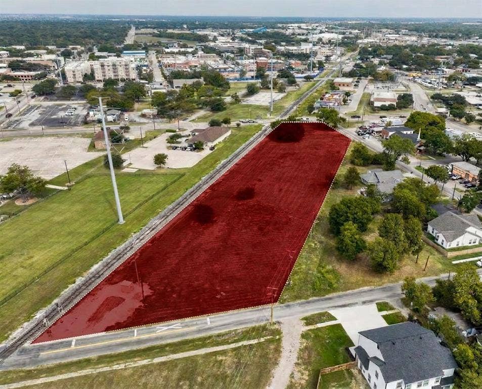 600 W Avenue D, Garland, TX 75040 Expansive land parcel with direct road frontage and rail line adjacency