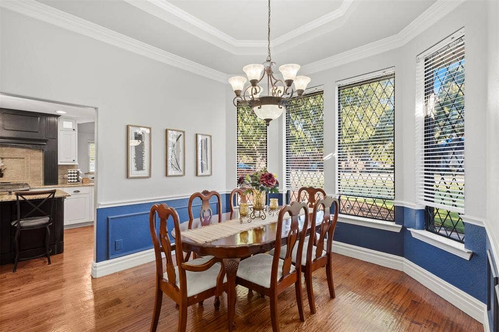 Dining with Natural Light