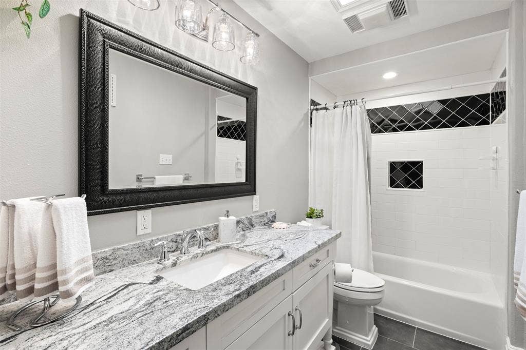 Full Bathroom 2