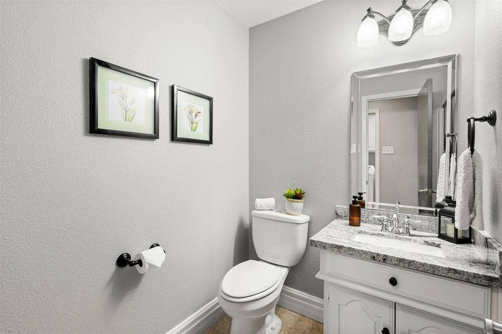 Full Bathroom 3