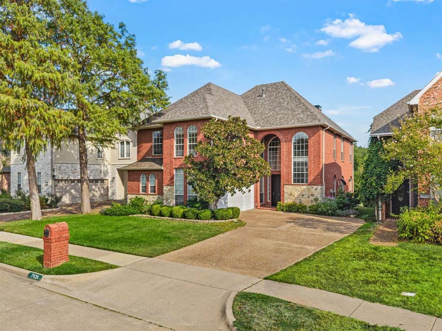 Property photo for 7626 Lakecrest Circle, Irving, TX