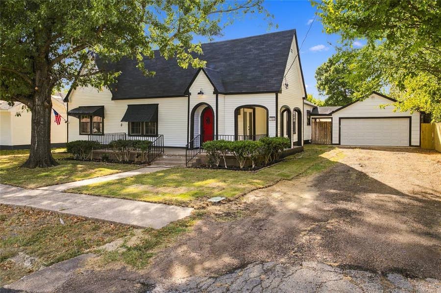 Property photo for 1120 SW 1st Street, Cooper, TX