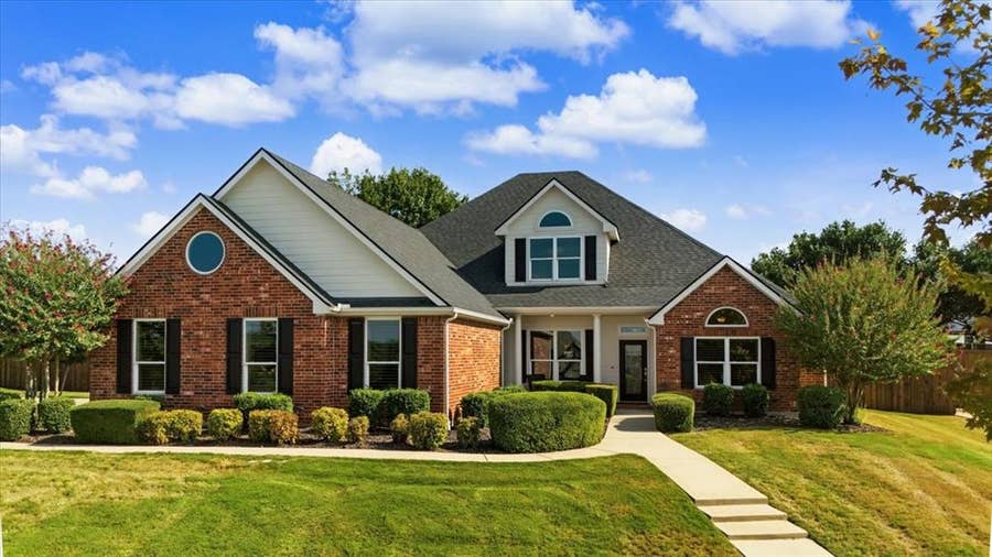 Property photo for 3909 Stoneshire Court, Fort Worth, TX