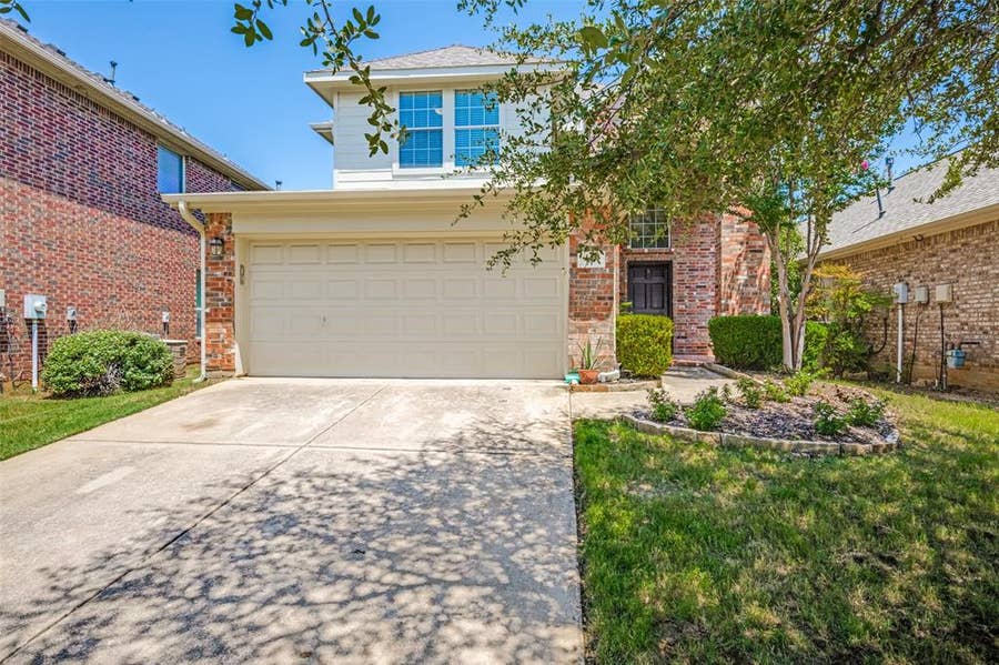 Property photo for 310 Conroe Circle, Argyle, TX