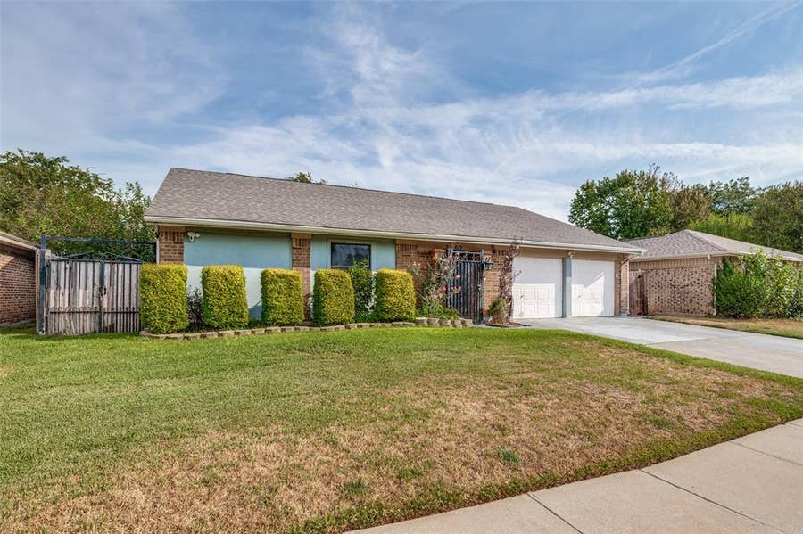 Property photo for 2307 Busch Drive, Arlington, TX