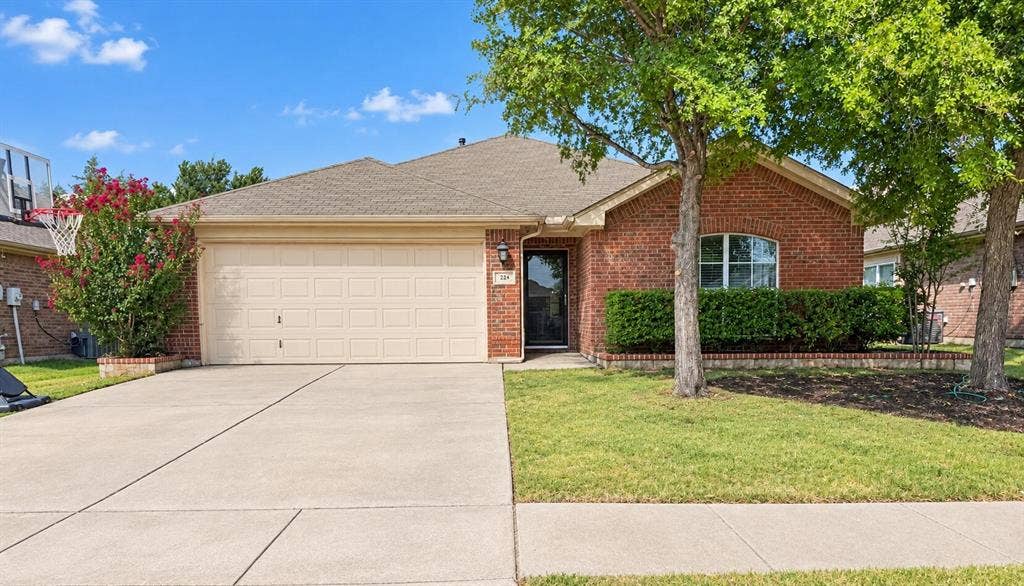 224 Spring Hollow Drive, Saginaw, TX 76131 224 Spring Hollow Drive, Saginaw, TX 76131