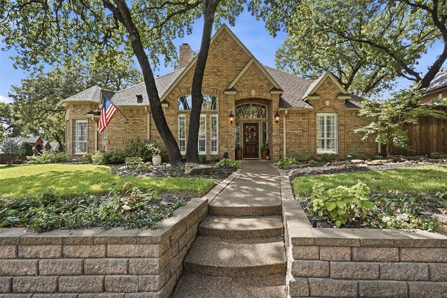 Property photo for 924 Ridge Court, Keller, TX