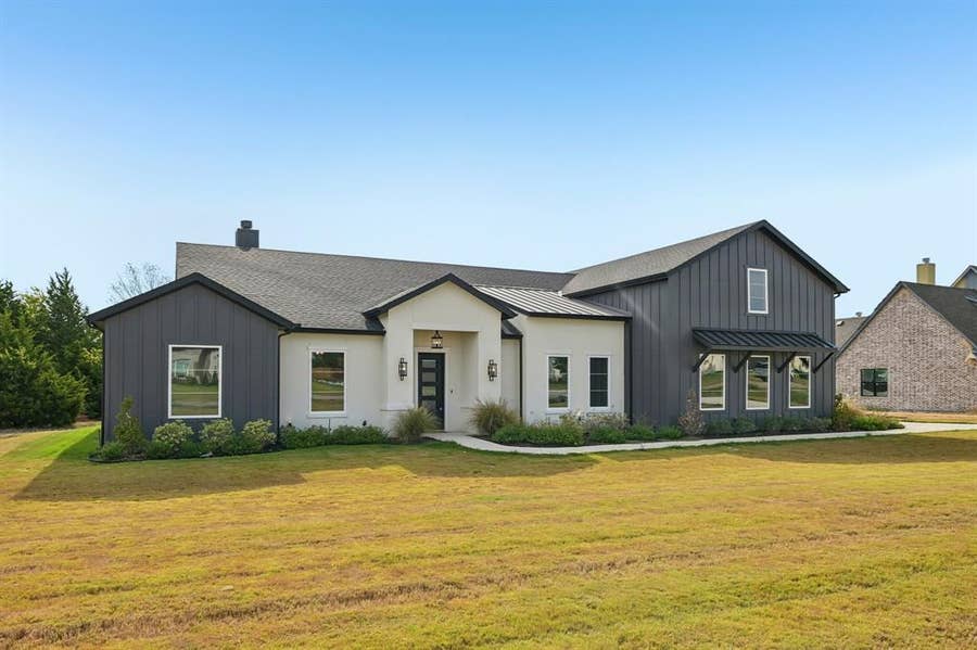 Property photo for 3080 Glen Oaks Drive, Waxahachie, TX