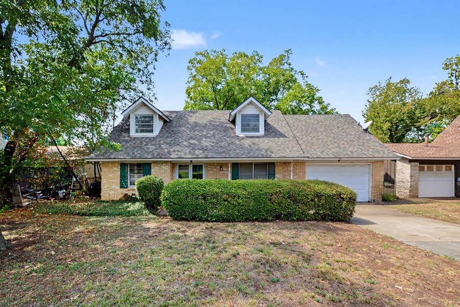 Property photo for 1418 Tatum Drive, Arlington, TX