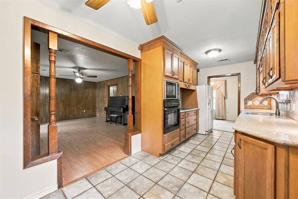 9325 Bryce Drive, Woodway, TX 76712 9325 Bryce Drive, Woodway, TX 76712