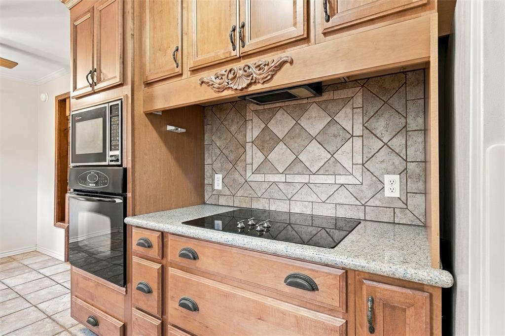 9325 Bryce Drive, Woodway, TX 76712 9325 Bryce Drive, Woodway, TX 76712