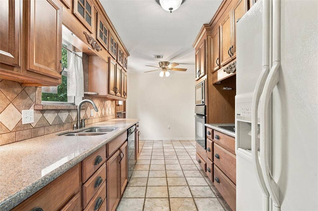 9325 Bryce Drive, Woodway, TX 76712 9325 Bryce Drive, Woodway, TX 76712