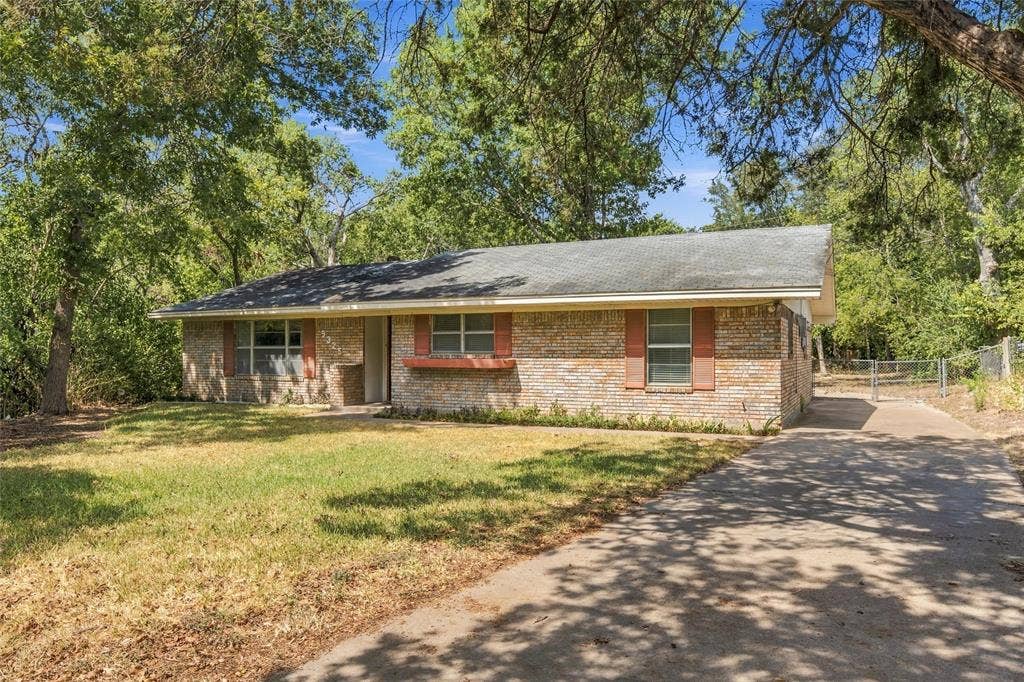 9325 Bryce Drive, Woodway, TX 76712 9325 Bryce Drive, Woodway, TX 76712