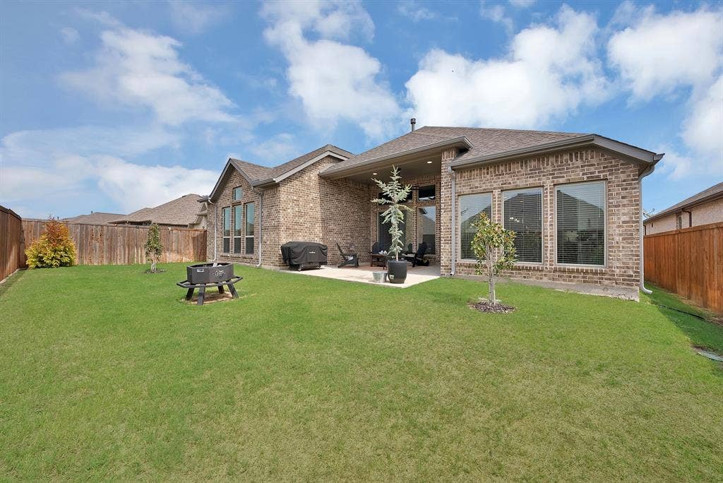 3817 Redbud Drive, Aubrey, TX 76227