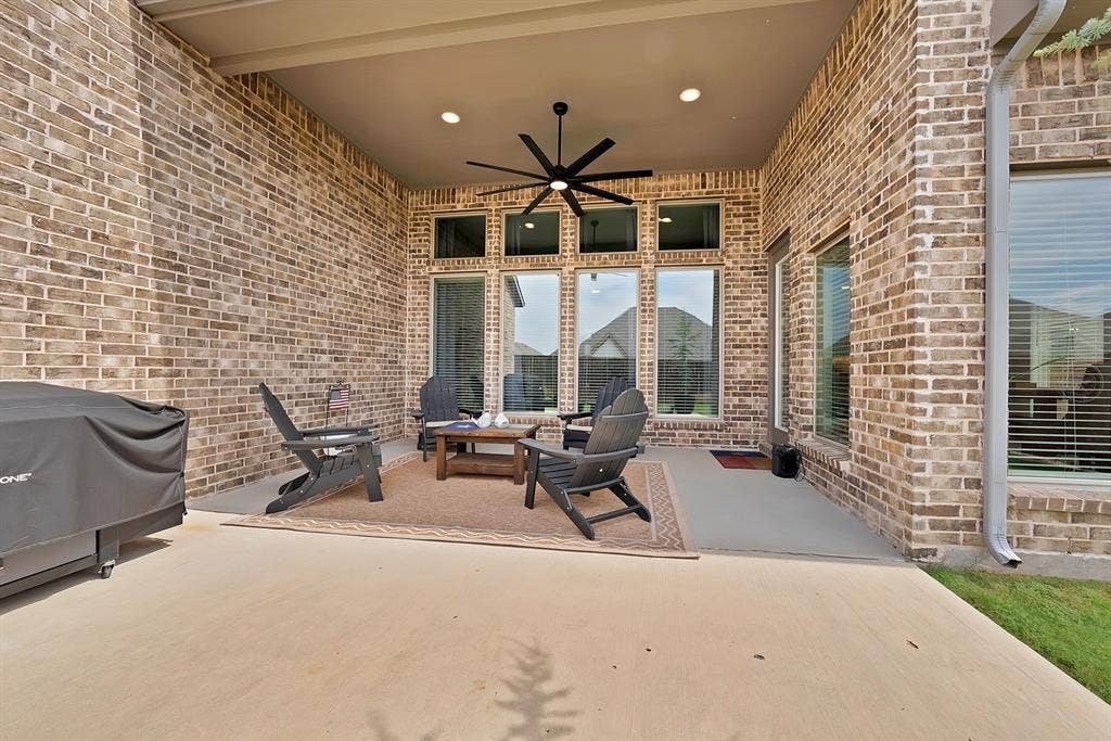 3817 Redbud Drive, Aubrey, TX 76227