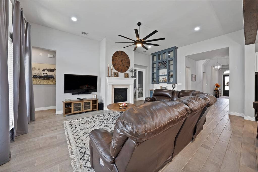 3817 Redbud Drive, Aubrey, TX 76227
