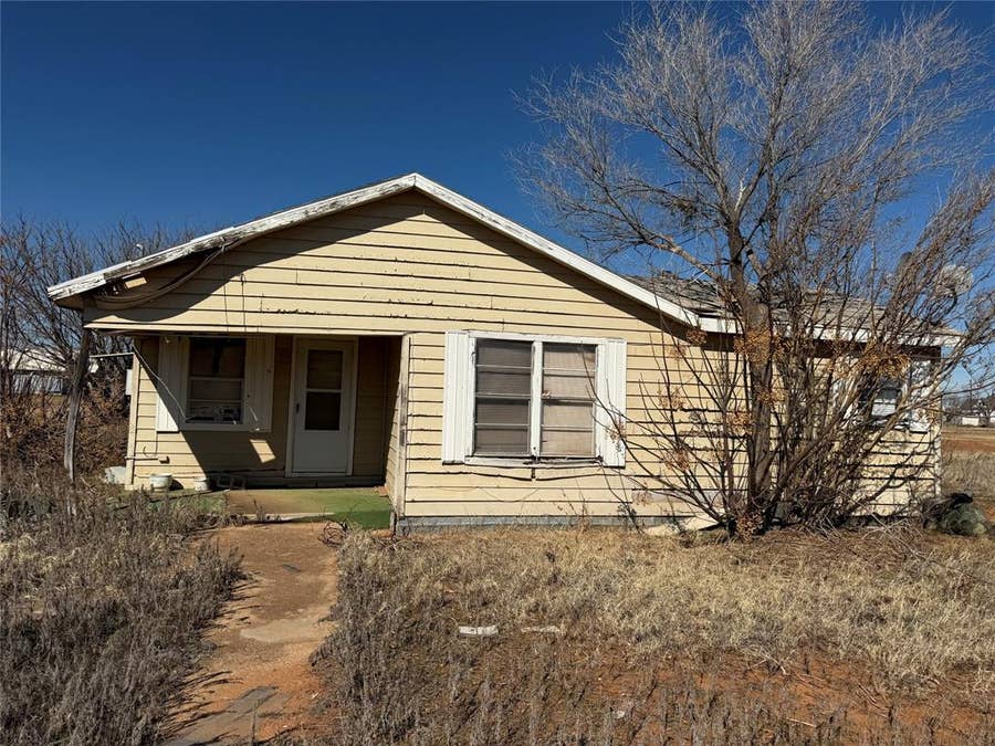 Property photo for 386 County Road 812, Sylvester, TX