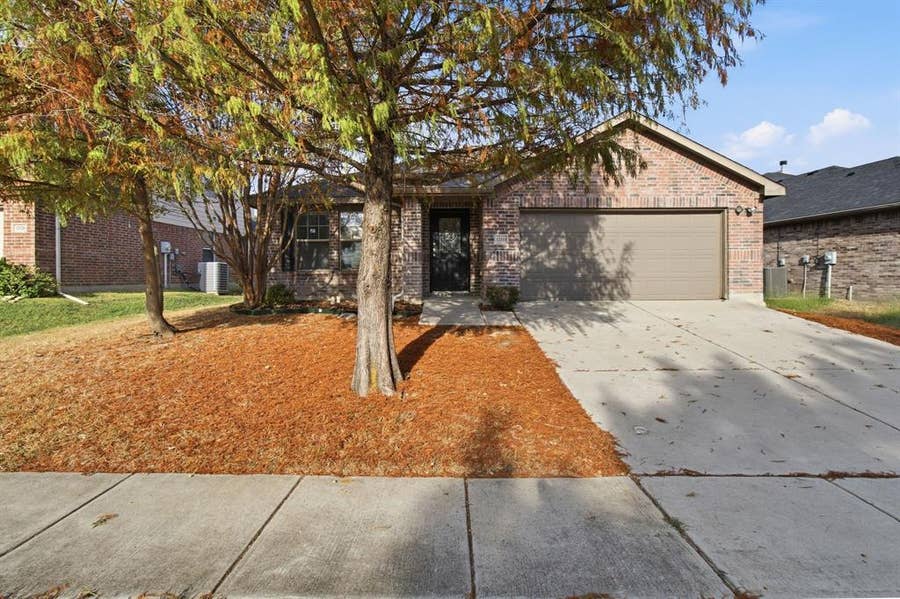 Property photo for 12516 Patnoe Drive, Fort Worth, TX