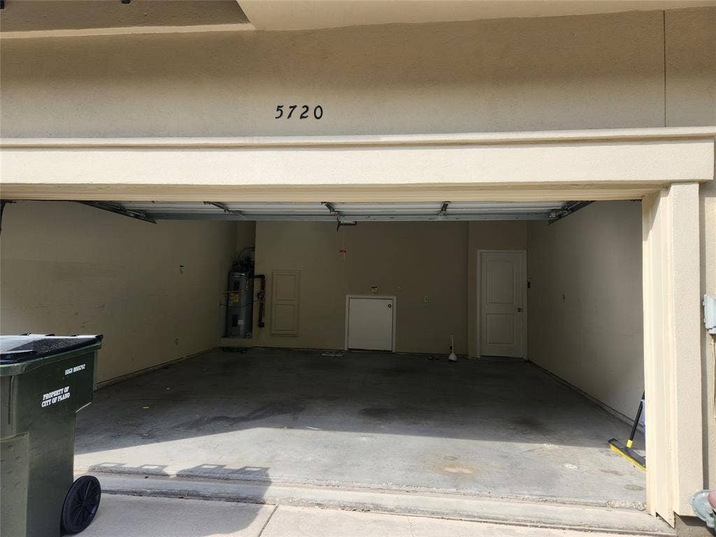 5720 Robbie Road, Plano, TX 75024 Attached 2 car garage