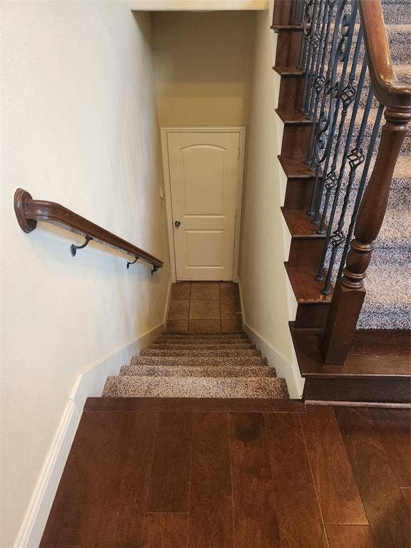 5720 Robbie Road, Plano, TX 75024 Stairs to the garage