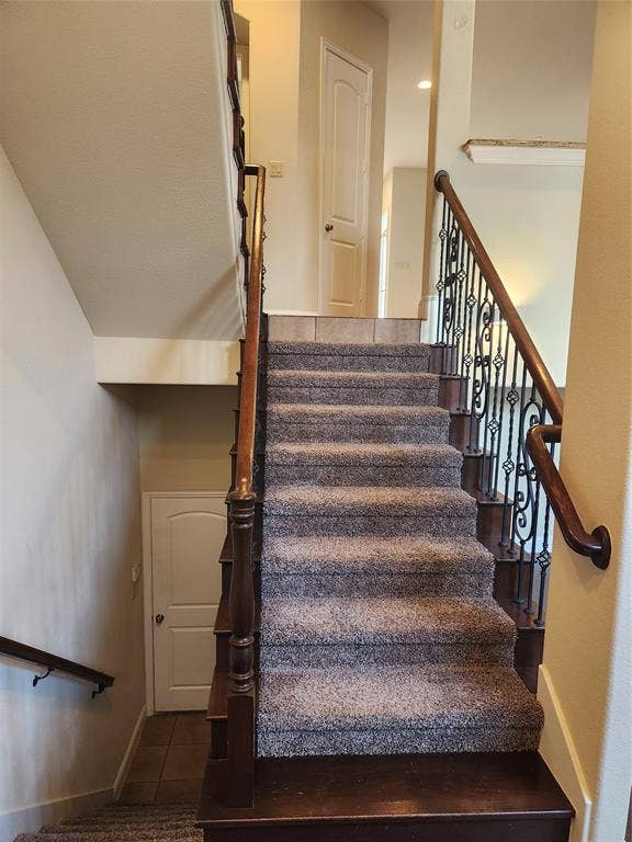 5720 Robbie Road, Plano, TX 75024 Stairs to 2nd level