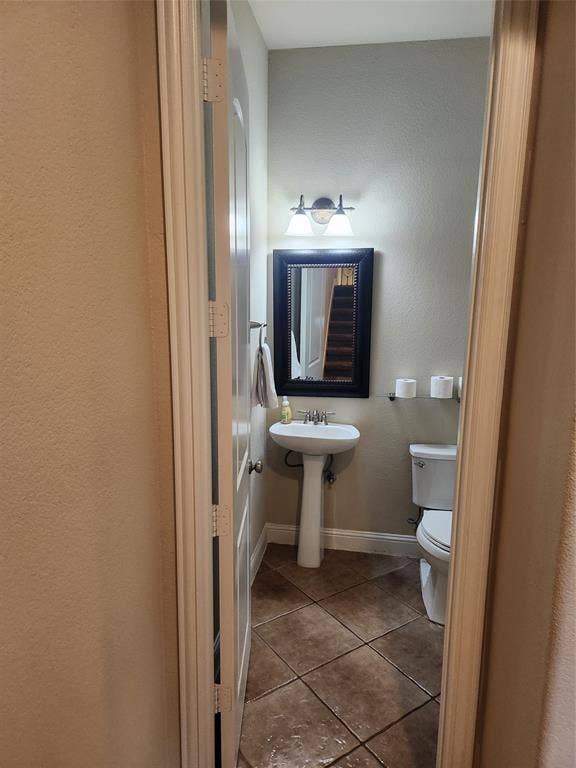 5720 Robbie Road, Plano, TX 75024 Half bath in 2nd level