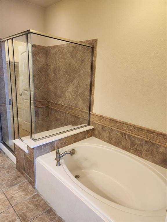 5720 Robbie Road, Plano, TX 75024 Master bathroom